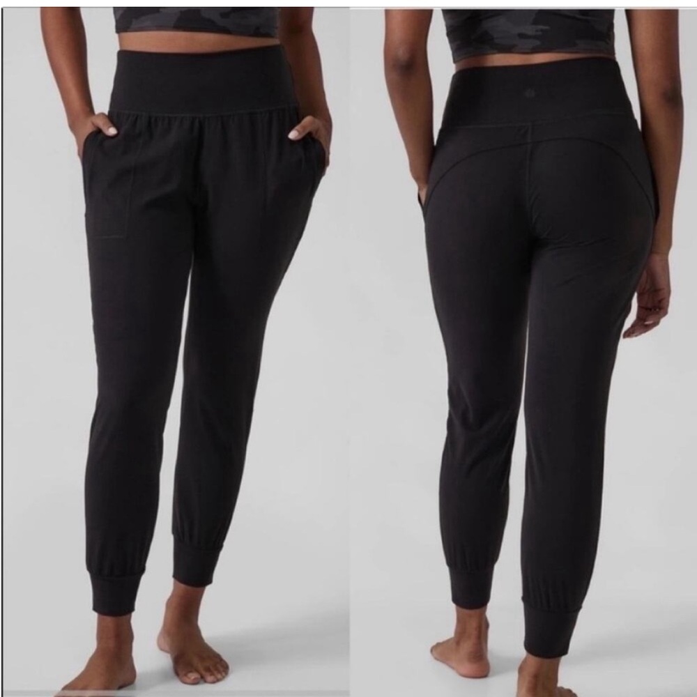 Athleta Salutation Jogger in Black